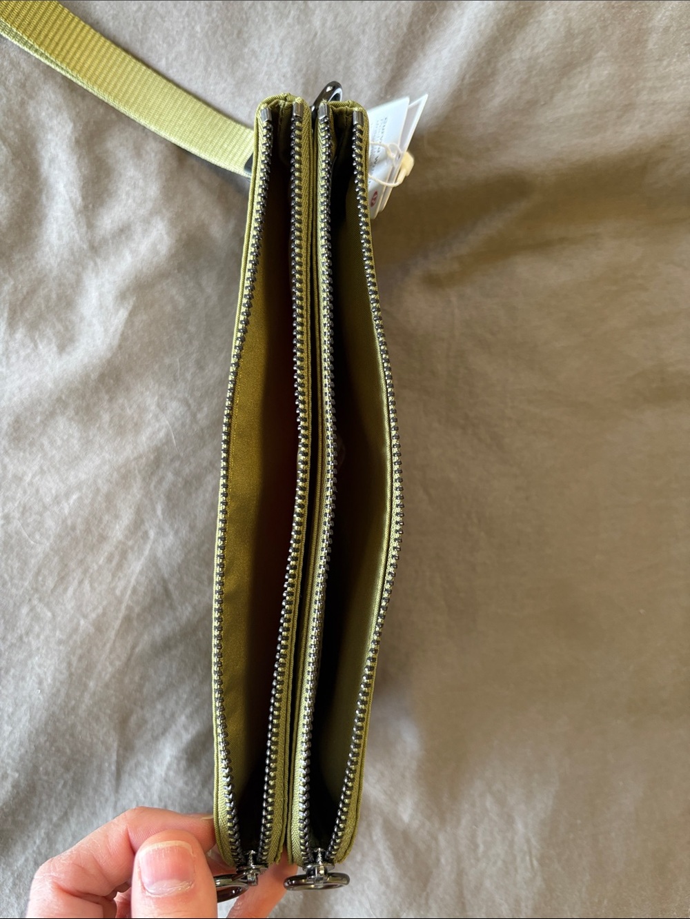 NWT Lululemon Curved Wristlet Strap Wallet Bronze Green - Picture 4 of 4